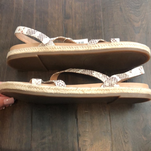 Lucky Brand size 10 sandals - Picture 2 of 3